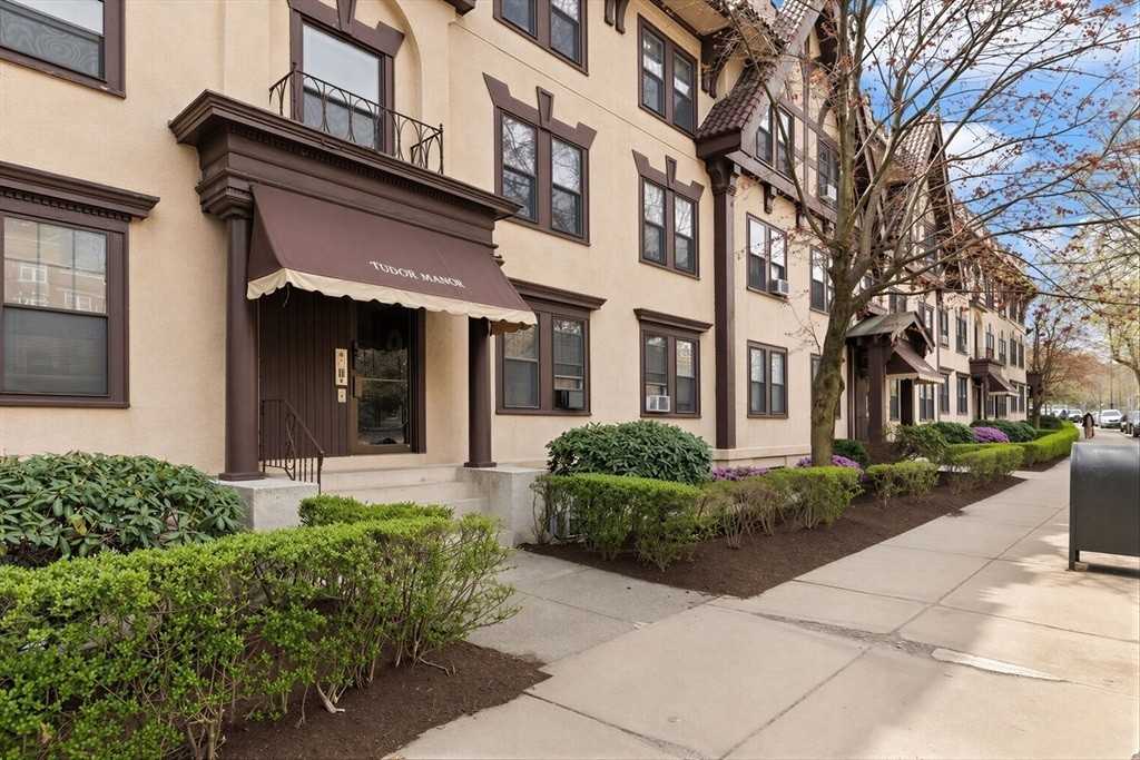 1718 Commonwealth Ave