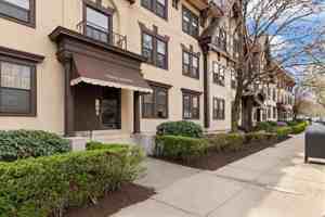 featured image of 1718 Commonwealth Ave