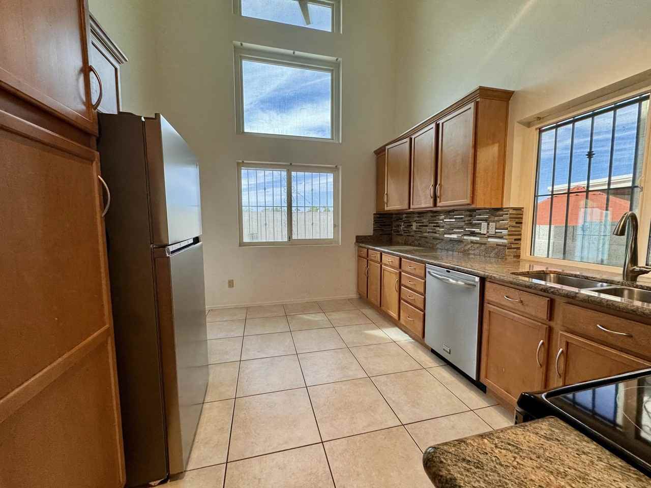 14222 N 23rd St - Photo 4 of 17
