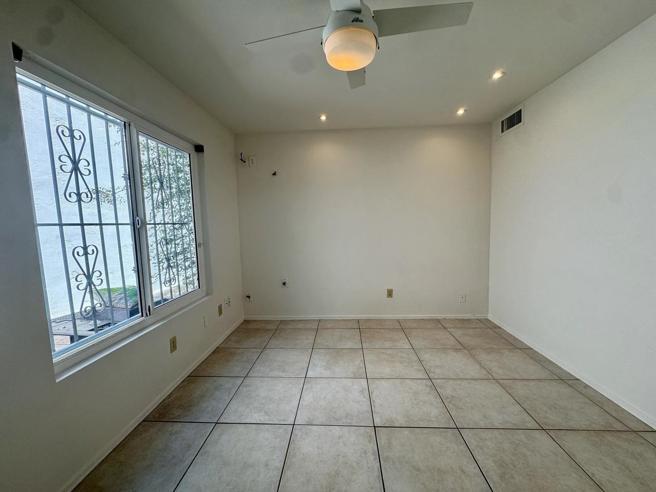 14222 N 23rd St - Photo 7 of 17