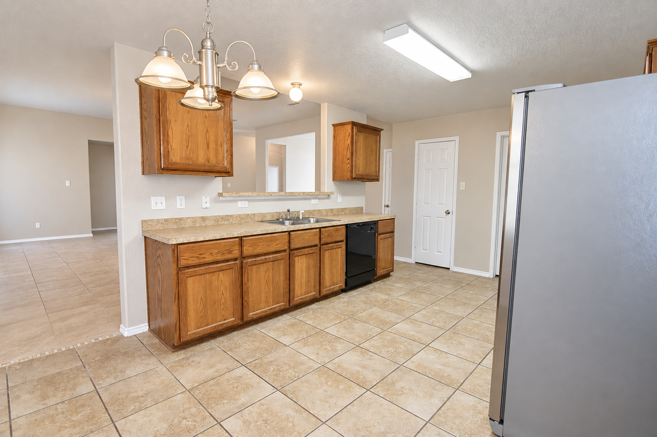 403 Constellation Dr - Photo 5 of 26