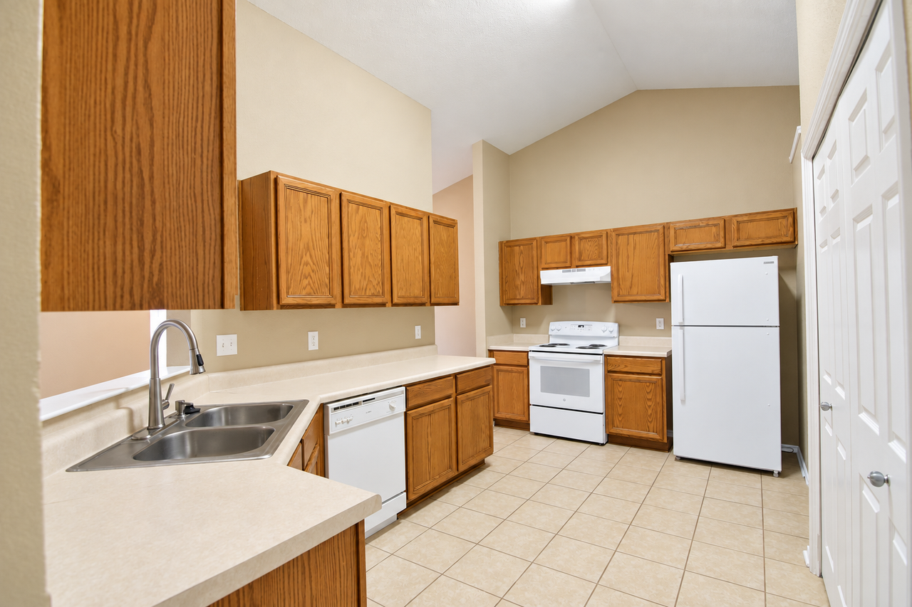 2207 Pixton Dr - Photo 4 of 19