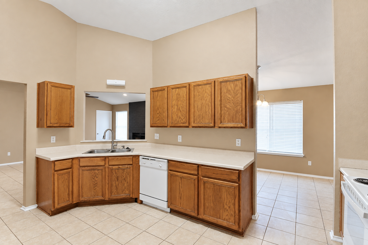 2207 Pixton Dr - Photo 5 of 19
