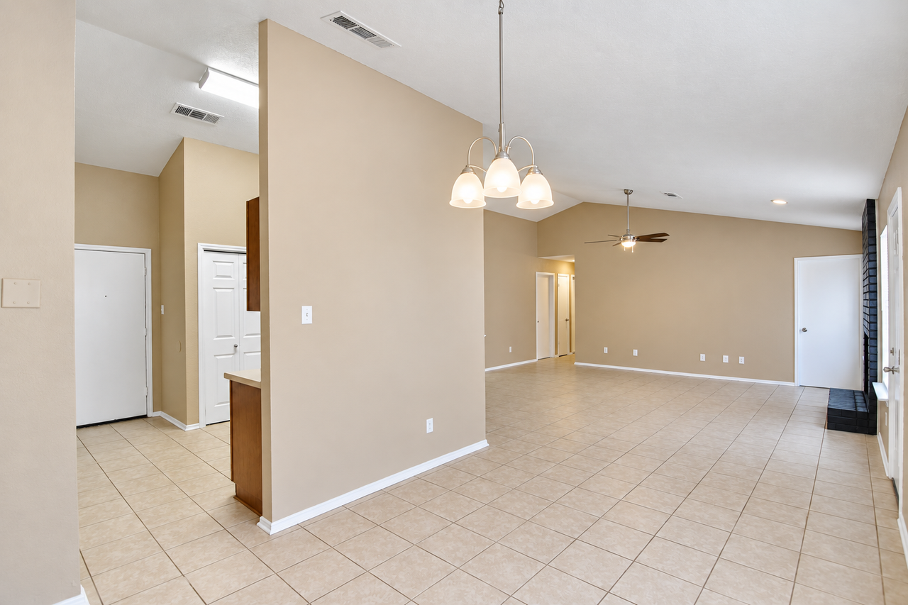 2207 Pixton Dr - Photo 6 of 19
