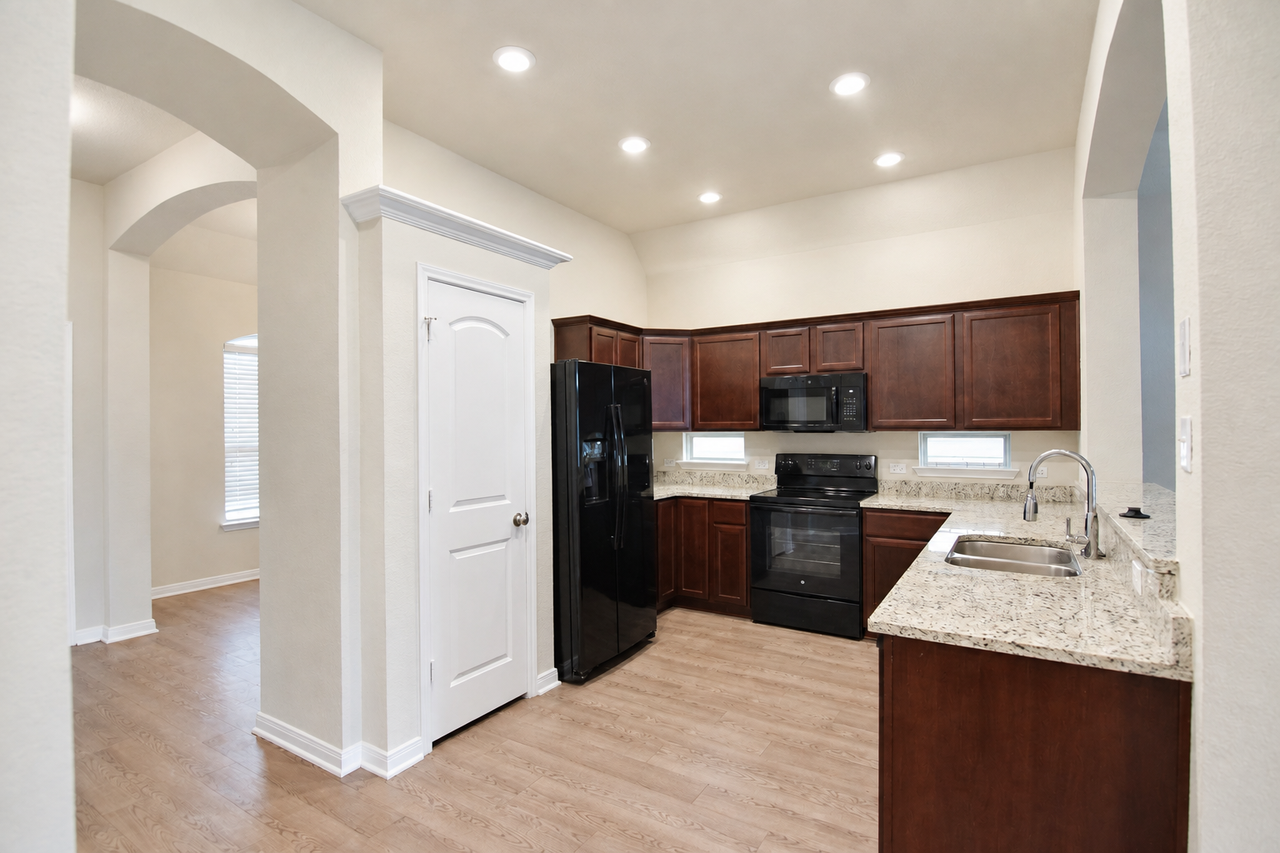 3410 Addison St - Photo 4 of 43
