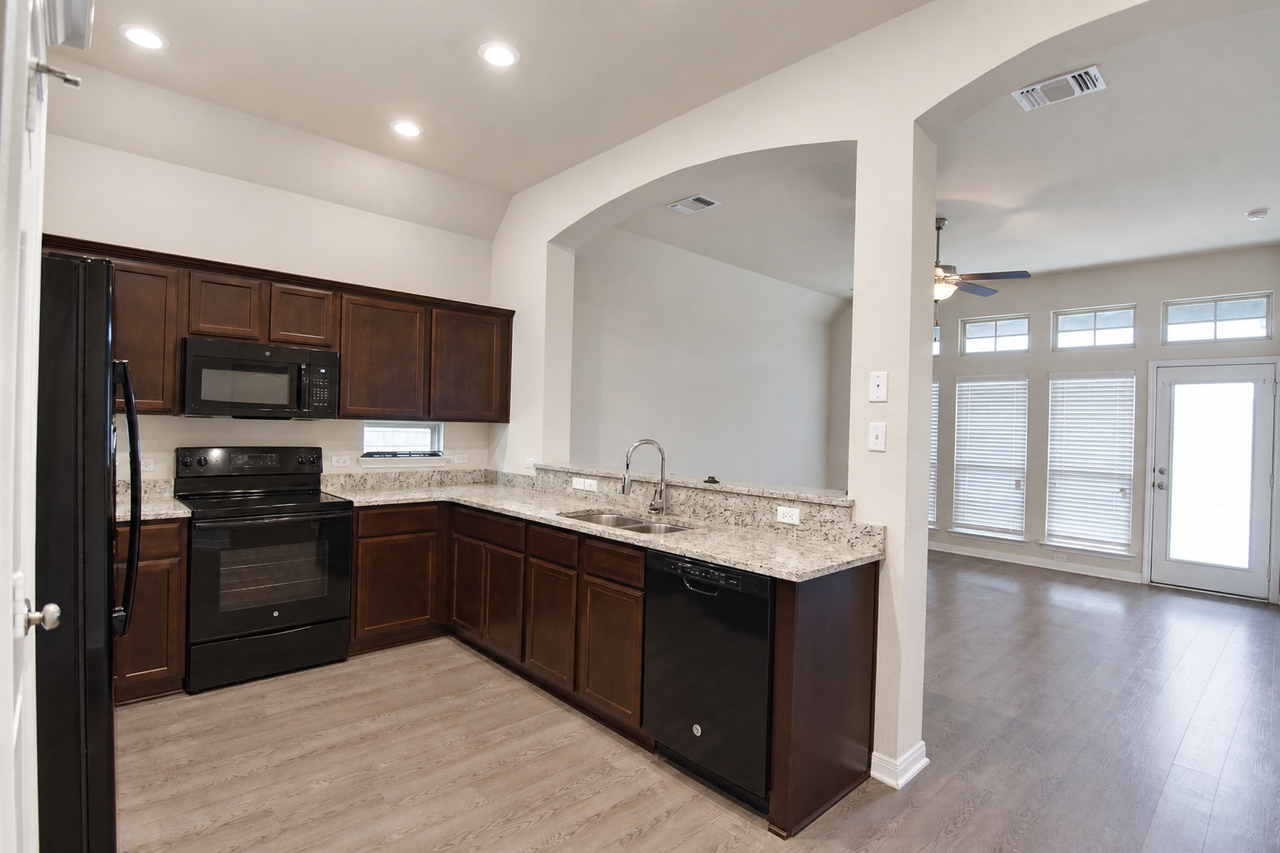 3410 Addison St - Photo 5 of 43