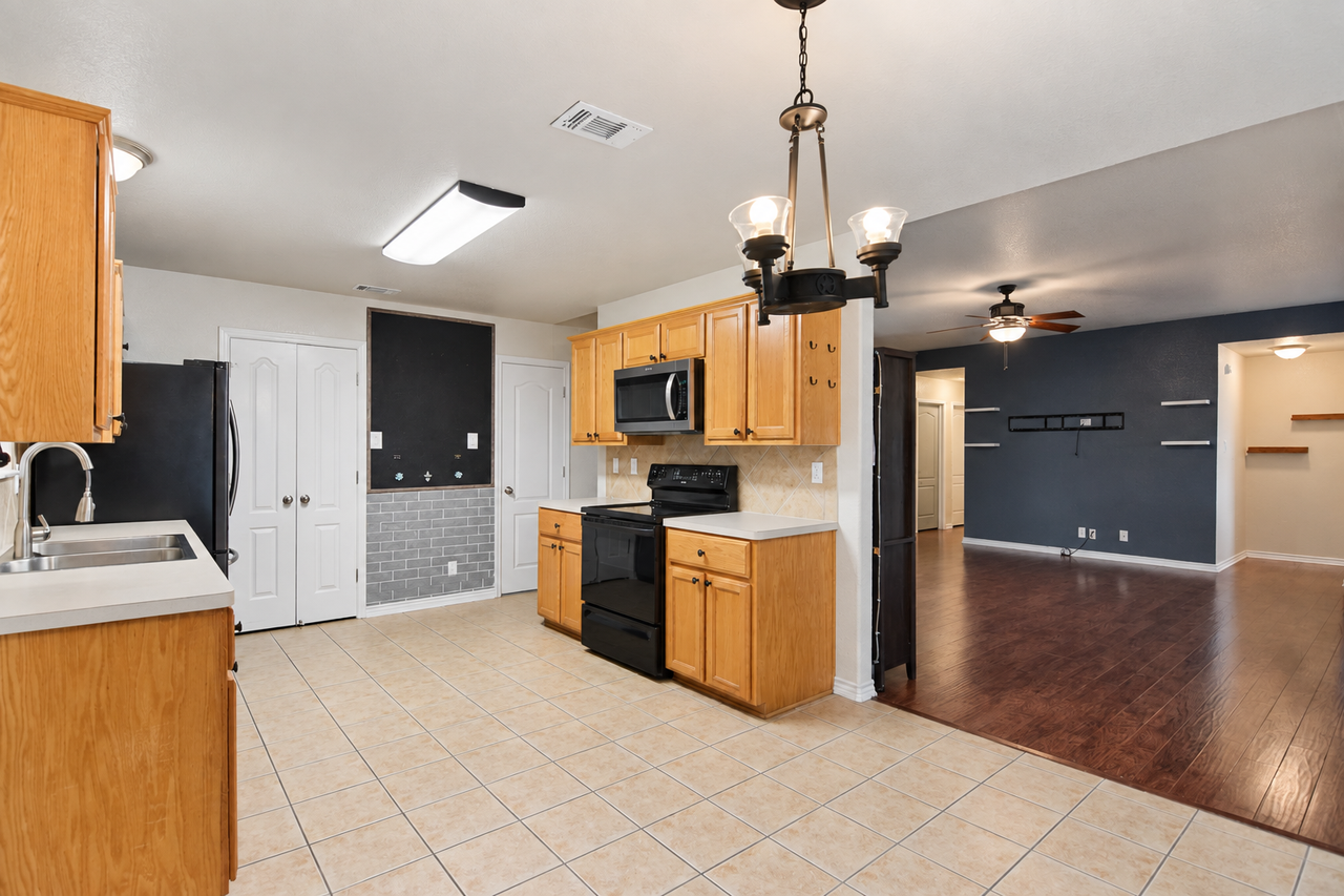 305 Sandra Sue Dr - Photo 6 of 21