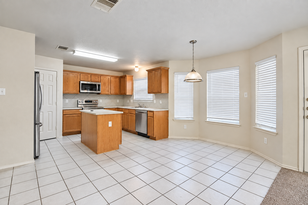 4607 Causeway Ct - Photo 3 of 25