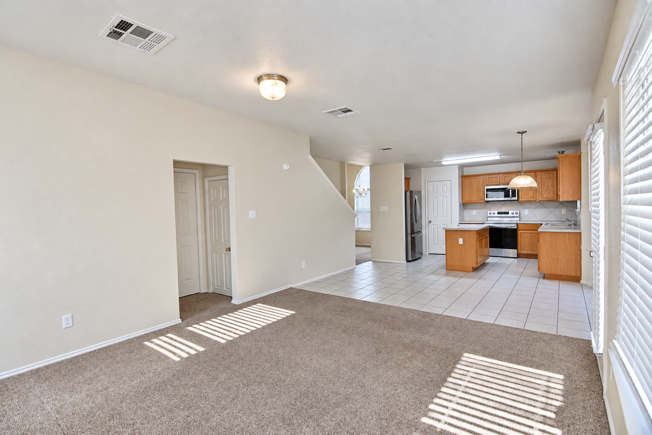 4607 Causeway Ct - Photo 5 of 25