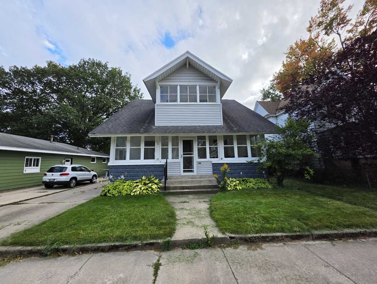 112 E 24th St - Photo 2 of 20