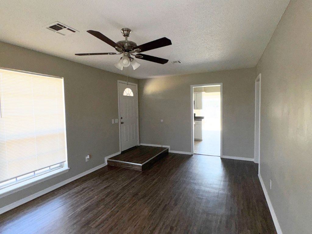 3128 Greenbrier Ter - Photo 3 of 20