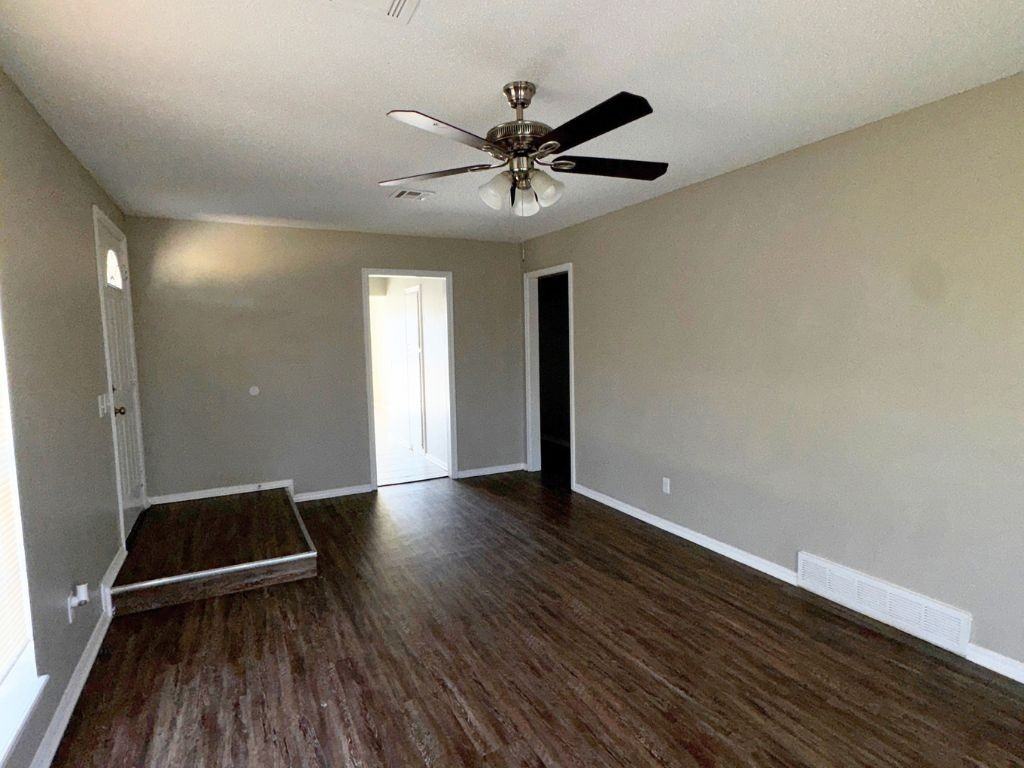 3128 Greenbrier Ter - Photo 4 of 20
