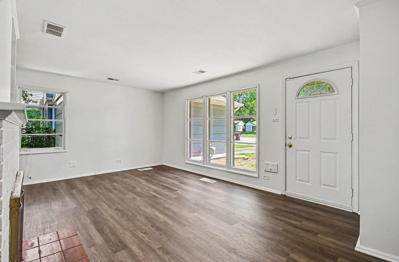 322 Indianwood Blvd - Photo 3 of 13