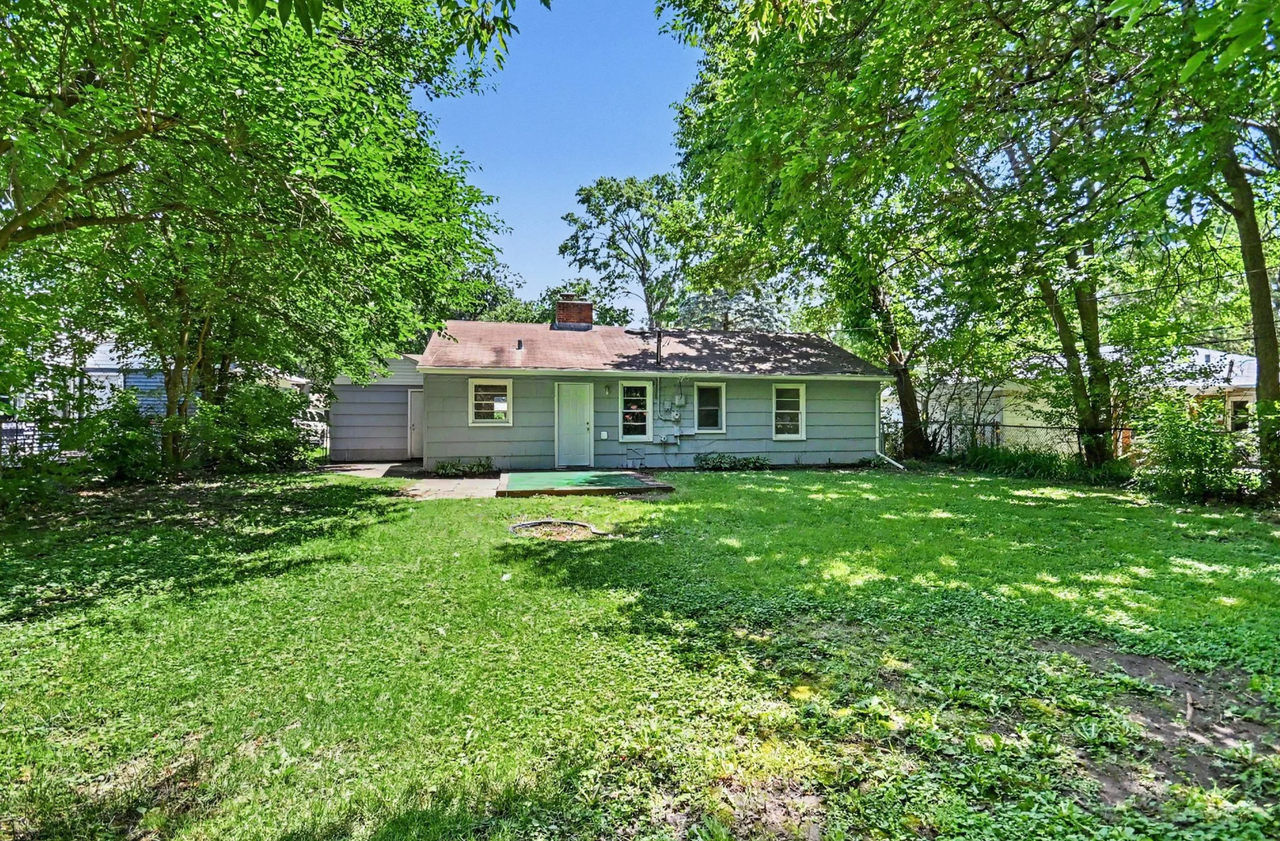322 Indianwood Blvd - Photo 5 of 13