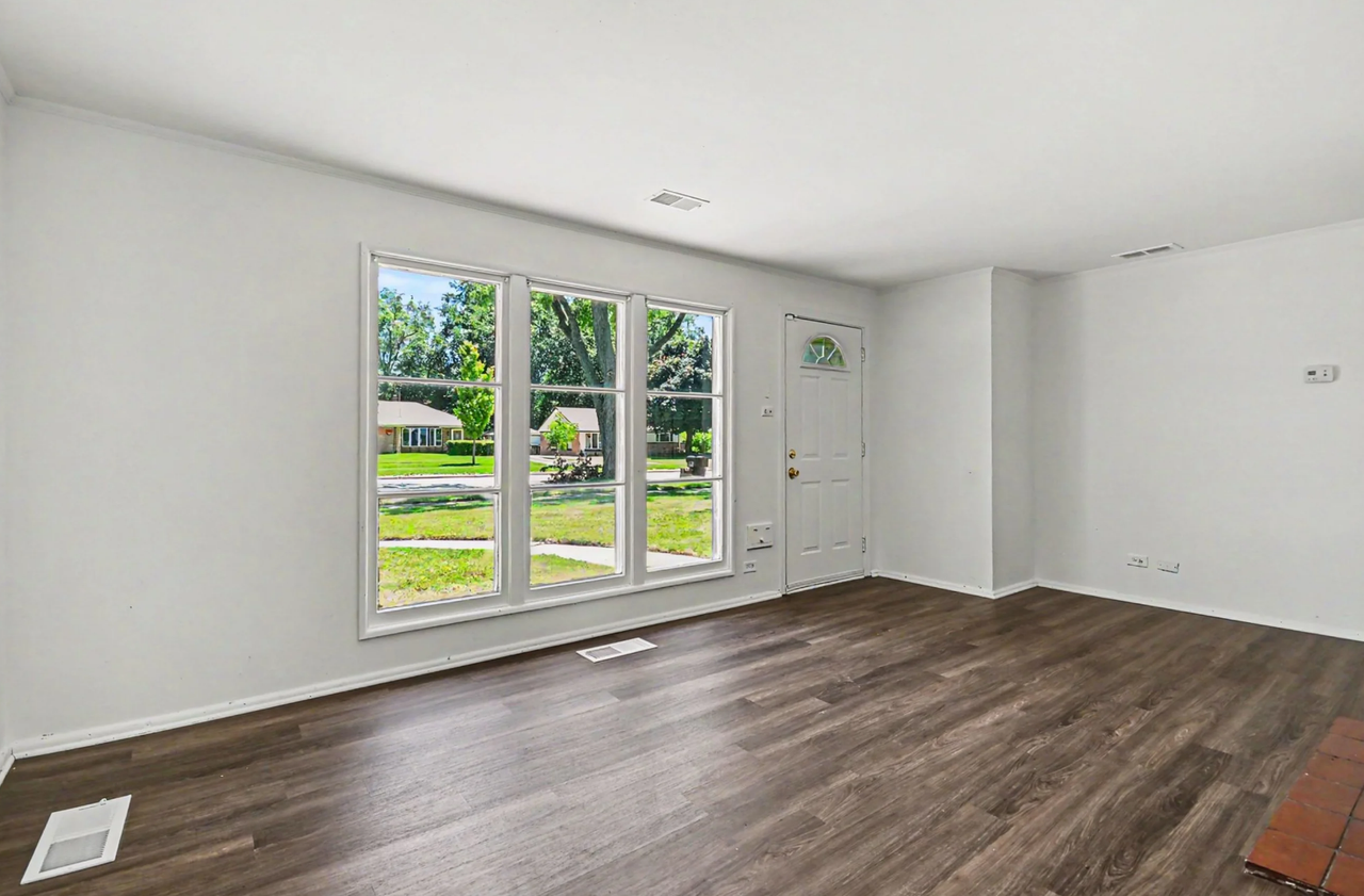 322 Indianwood Blvd - Photo 6 of 13