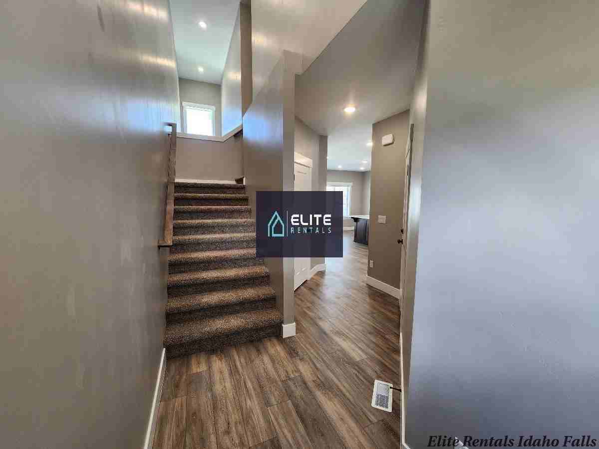3327 Judy St - Photo 4 of 19