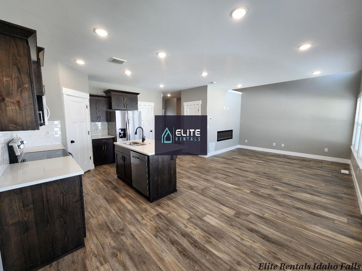 3327 Judy St - Photo 7 of 19