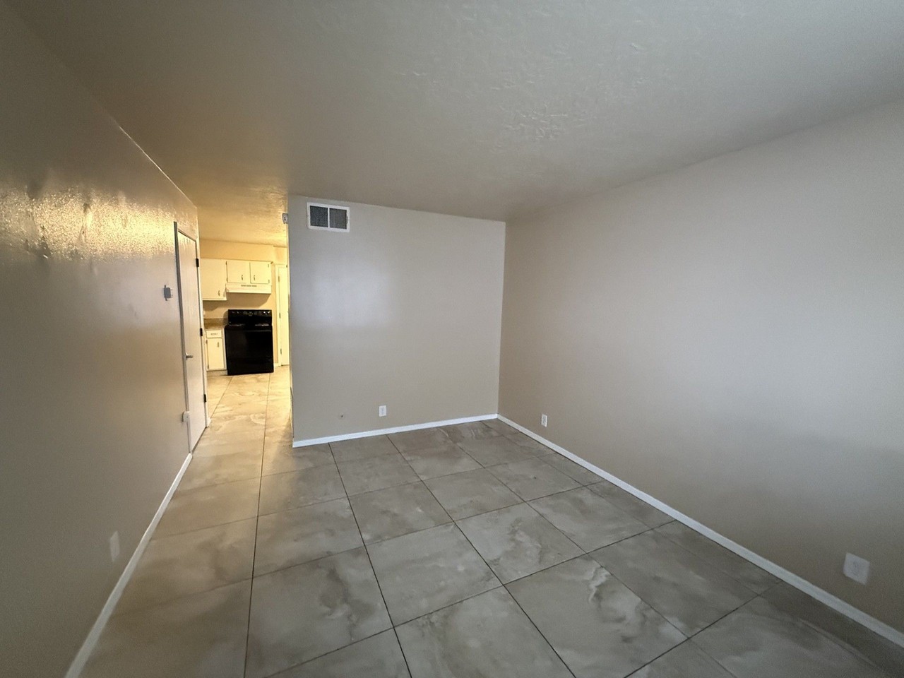 1041 Utah St Ne - Photo 6 of 32