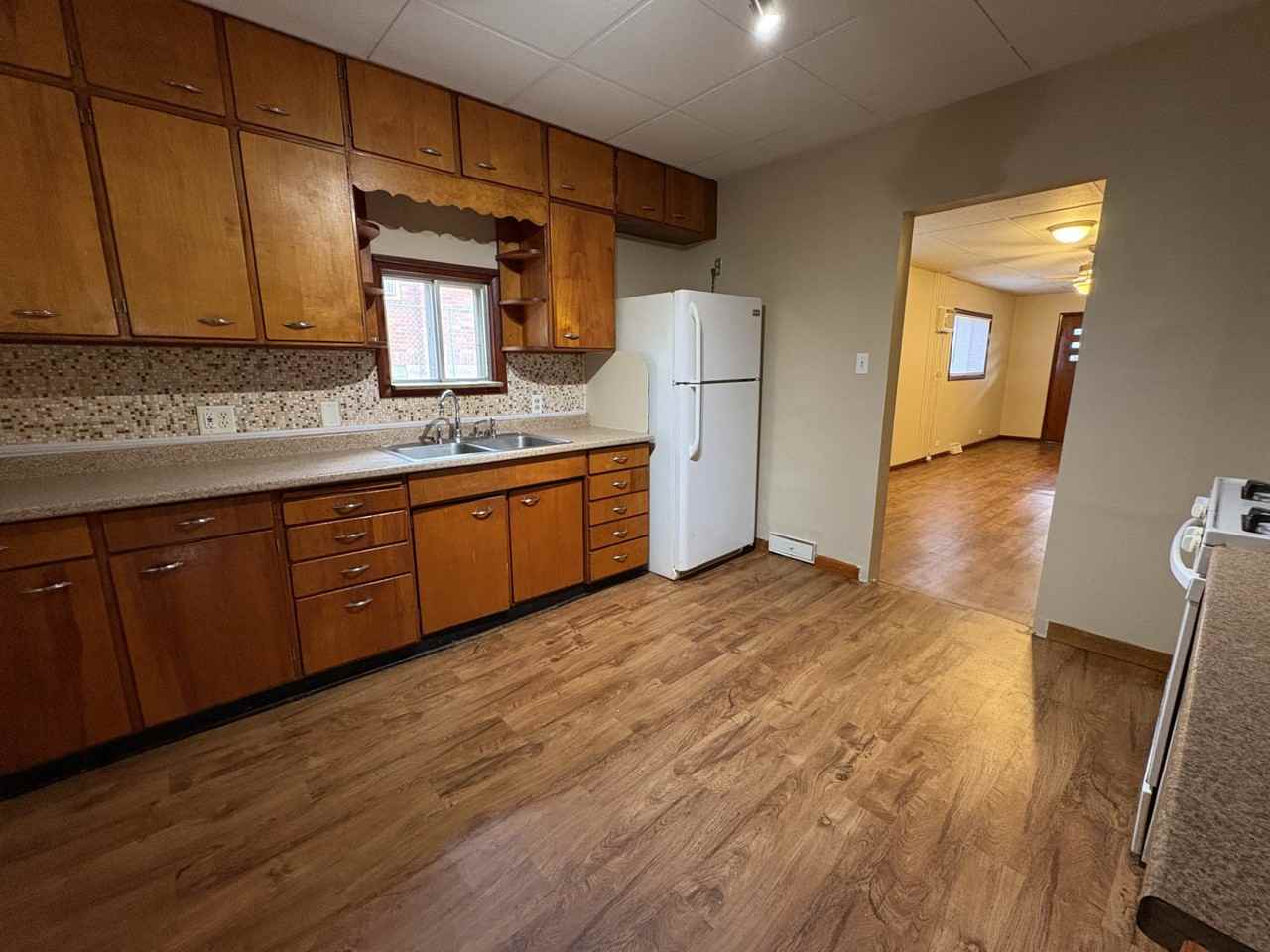 69 Manitoba Ave - Photo 3 of 16