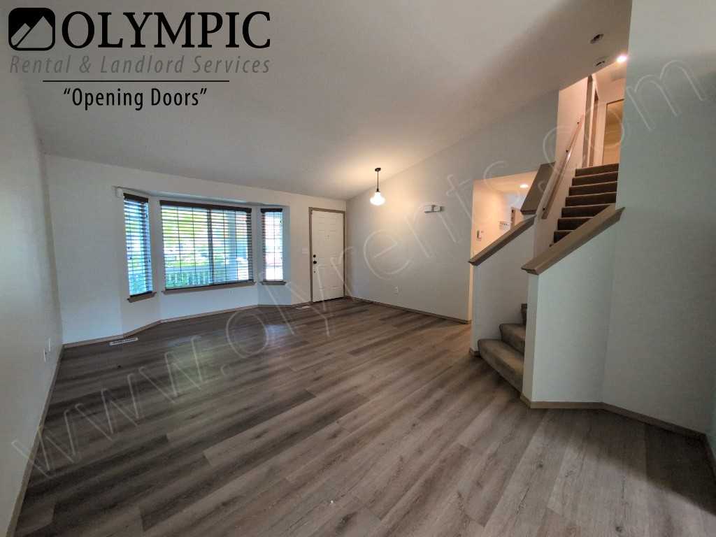 907 Gina Ct Se - Photo 4 of 33