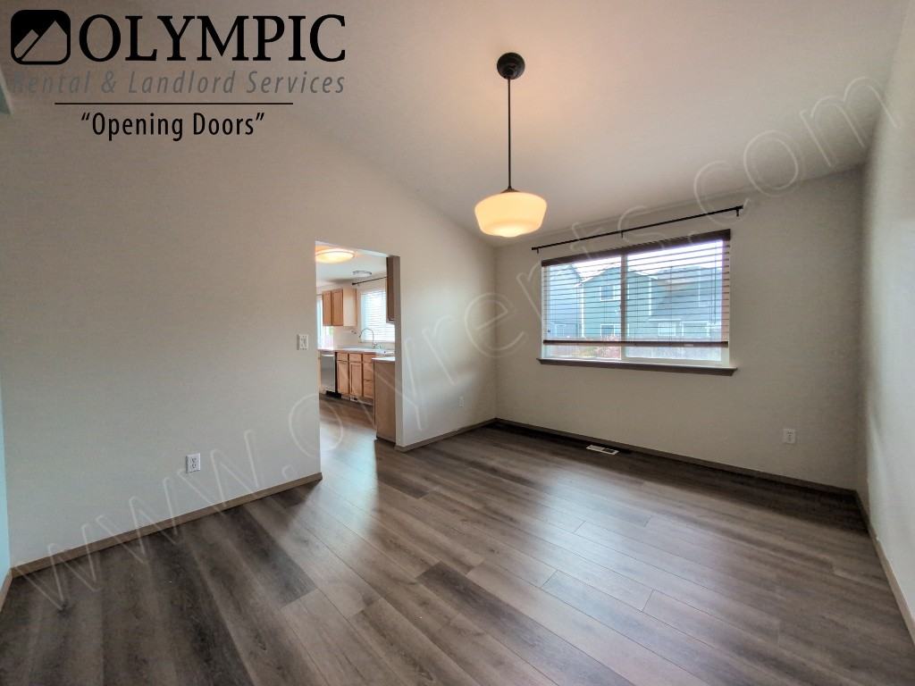 907 Gina Ct Se - Photo 5 of 33