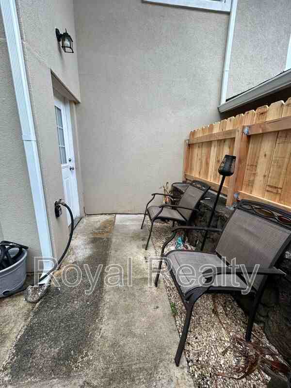 2755 Dow St - Photo 2 of 7
