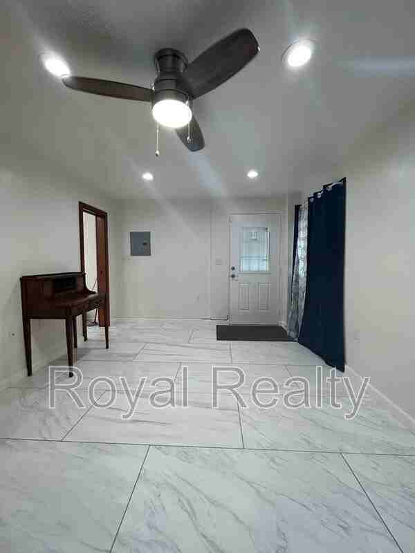 2755 Dow St - Photo 3 of 7