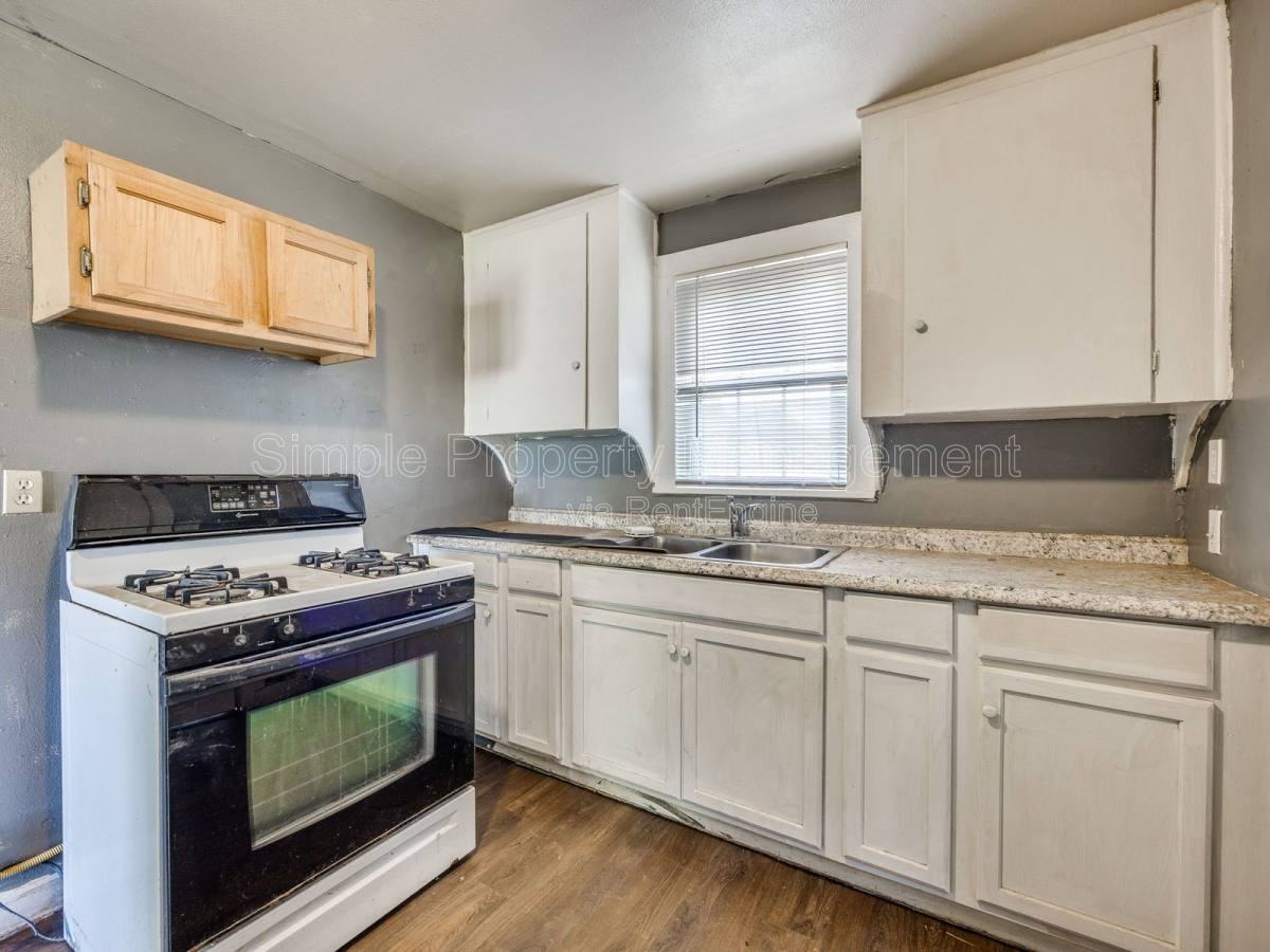 1524 1 2 SW Binkley St - Photo 6 of 10