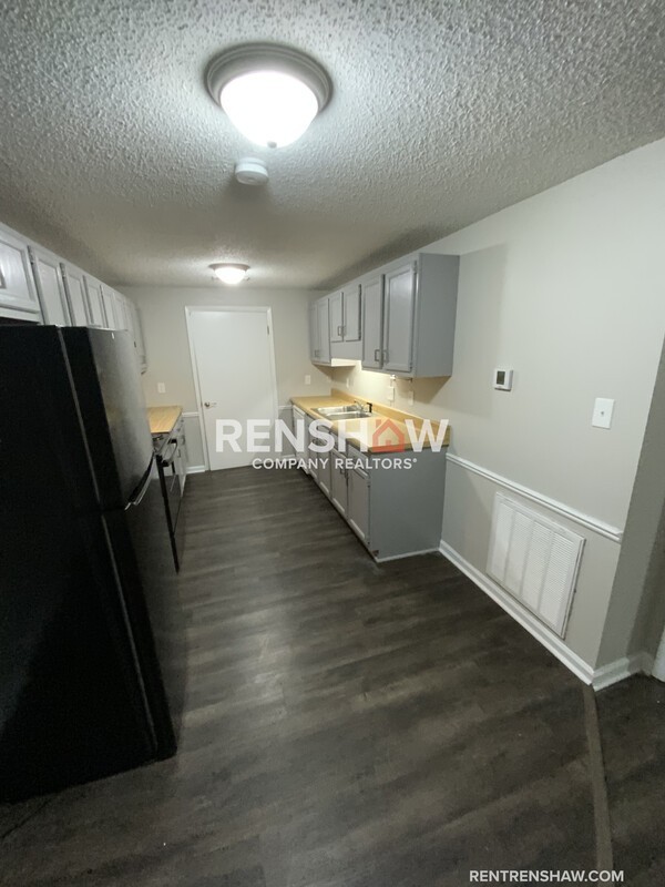 900 S College St #D4 - Photo 2 of 14