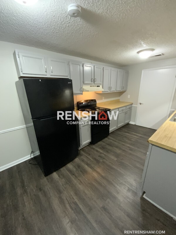 900 S College St #D4 - Photo 3 of 14