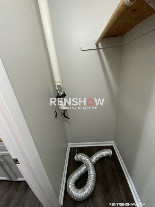 900 S College St #D4 - Photo 4 of 14