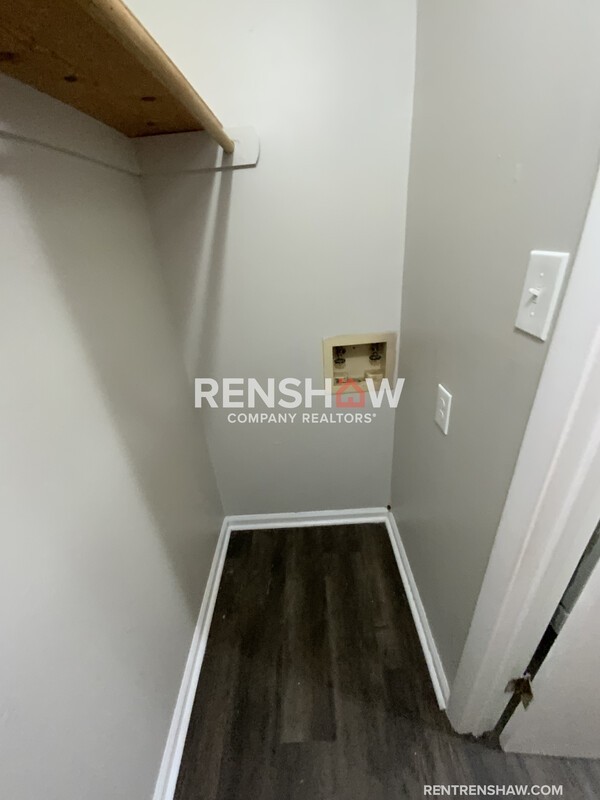 900 S College St #D4 - Photo 5 of 14