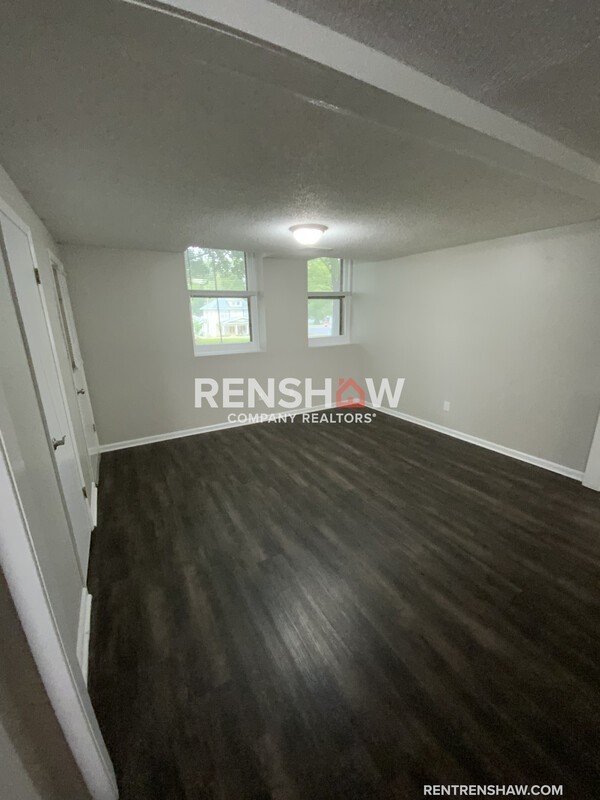 900 S College St #D4 - Photo 6 of 14