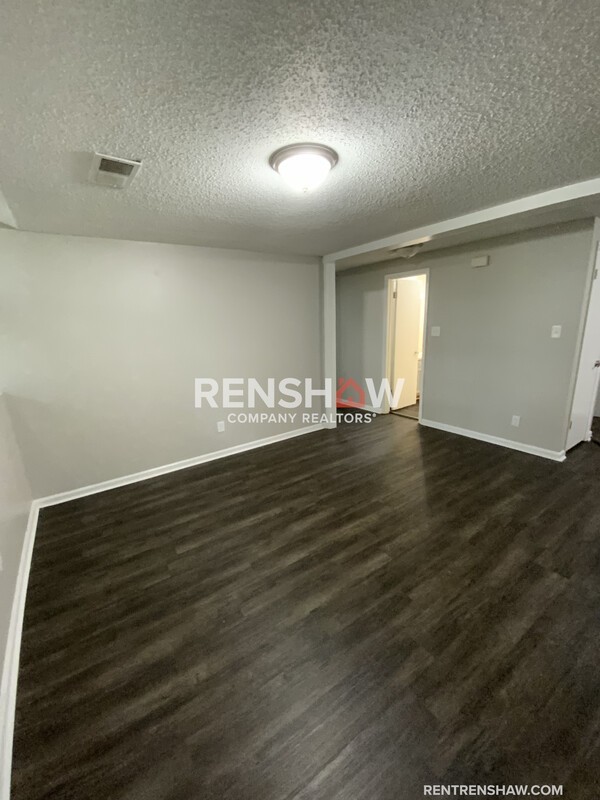 900 S College St #D4 - Photo 7 of 14