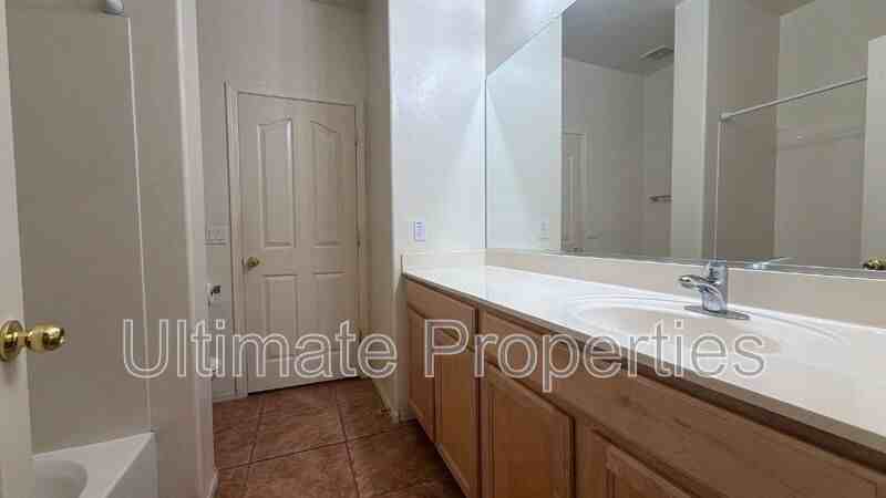 16984 W Southampton Rd - Photo 5 of 12
