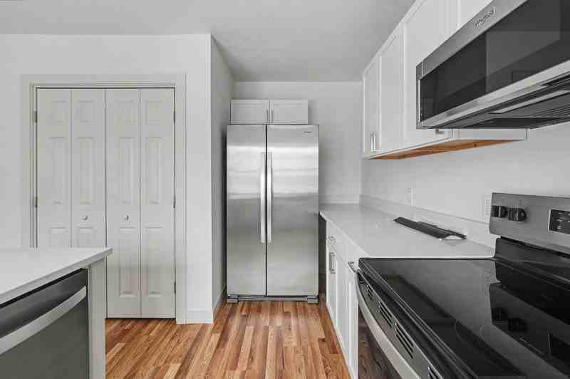 908 Indiana St - Photo 3 of 14