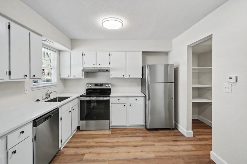 1125 Tennessee St - Photo 5 of 28