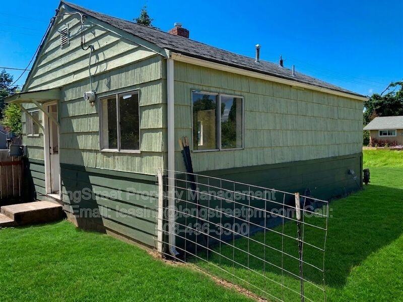 2425 Sw Pickford St - Photo 2 of 17