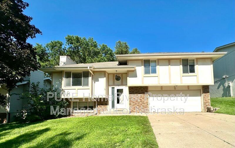 6723 Woodbine Cir - Photo 2 of 39