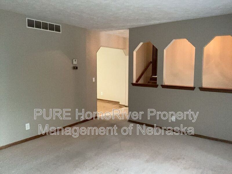 6723 Woodbine Cir - Photo 3 of 39