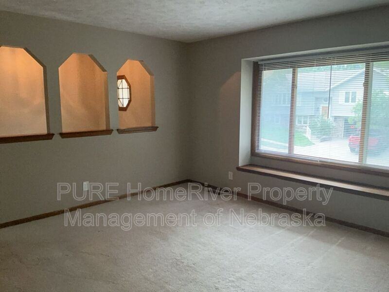 6723 Woodbine Cir - Photo 4 of 39