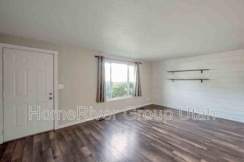 4289 S Winfield Rd - Photo 3 of 38