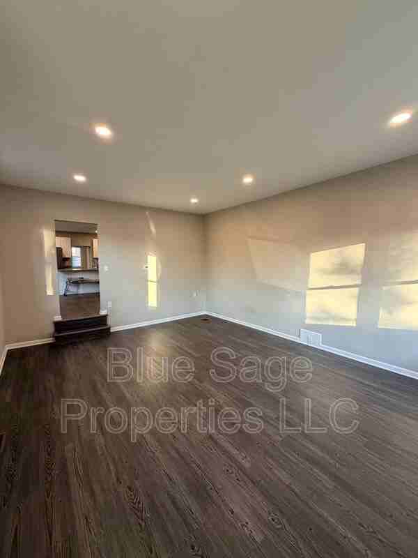 44 W Winona Ave - Photo 3 of 30