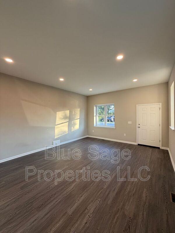 44 W Winona Ave - Photo 4 of 30