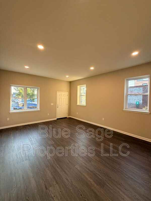 44 W Winona Ave - Photo 5 of 30