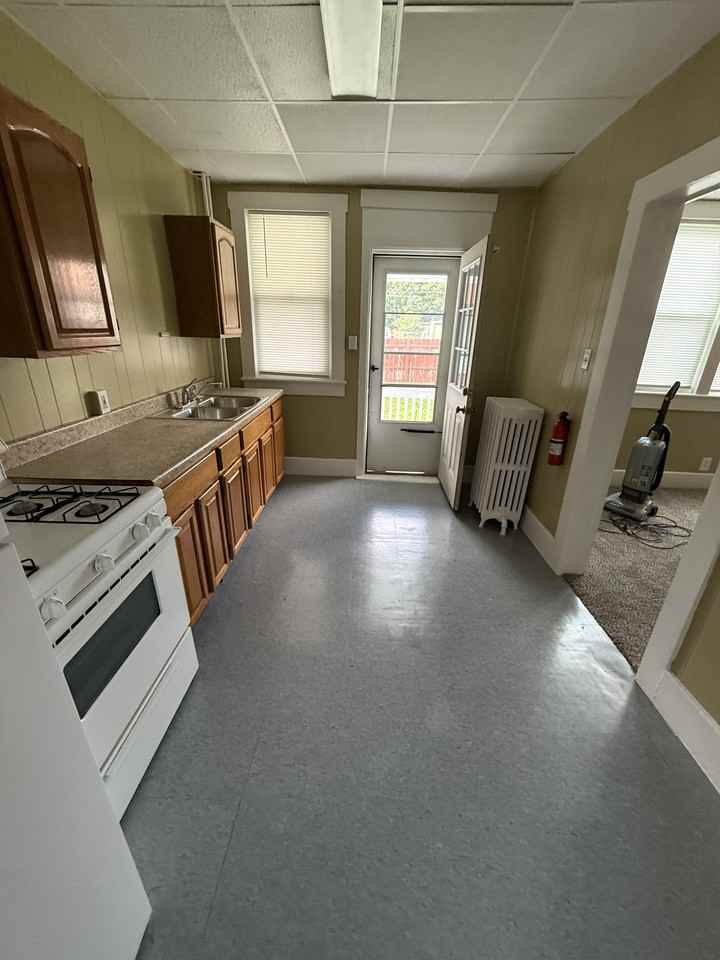 829 Wood St #829REAR - Photo 6 of 9