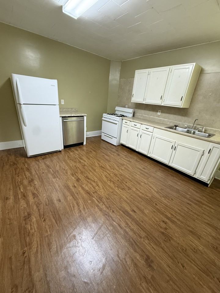 831 Wood St #831 - Photo 5 of 15