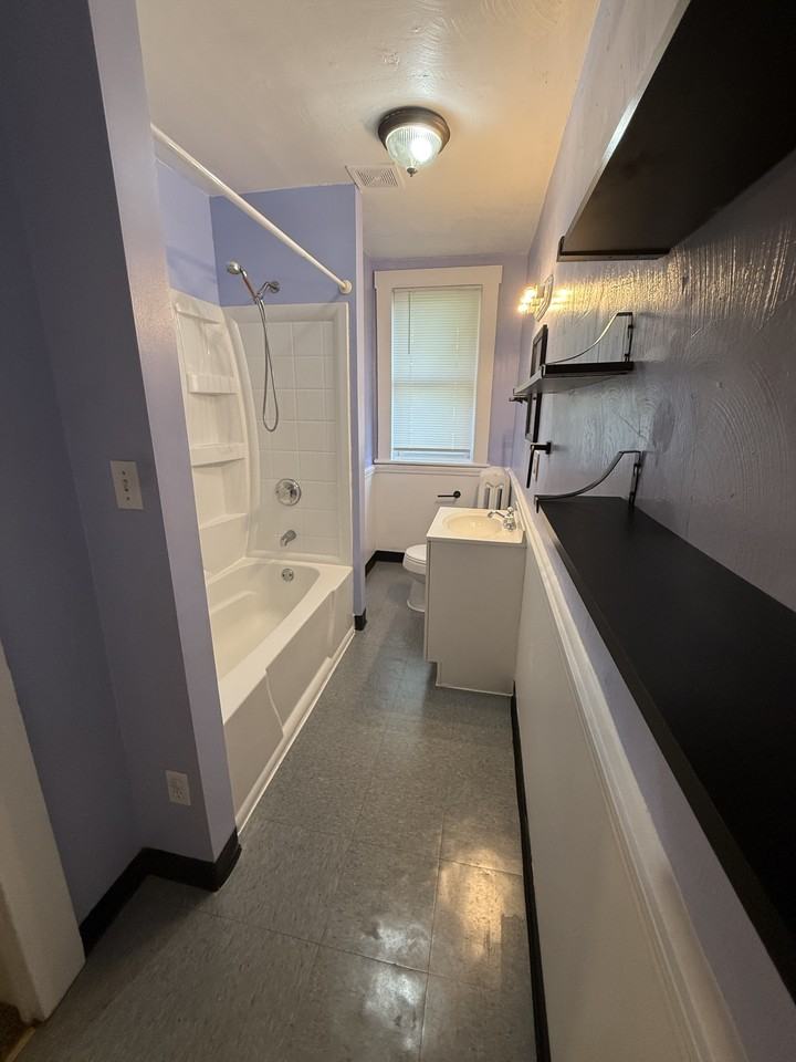 831 Wood St #831REAR - Photo 4 of 16