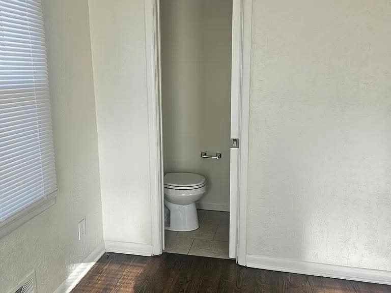 411 Sw 22nd St - Photo 4 of 5