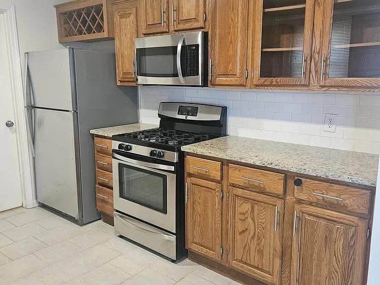 411 Sw 22nd St - Photo 5 of 5